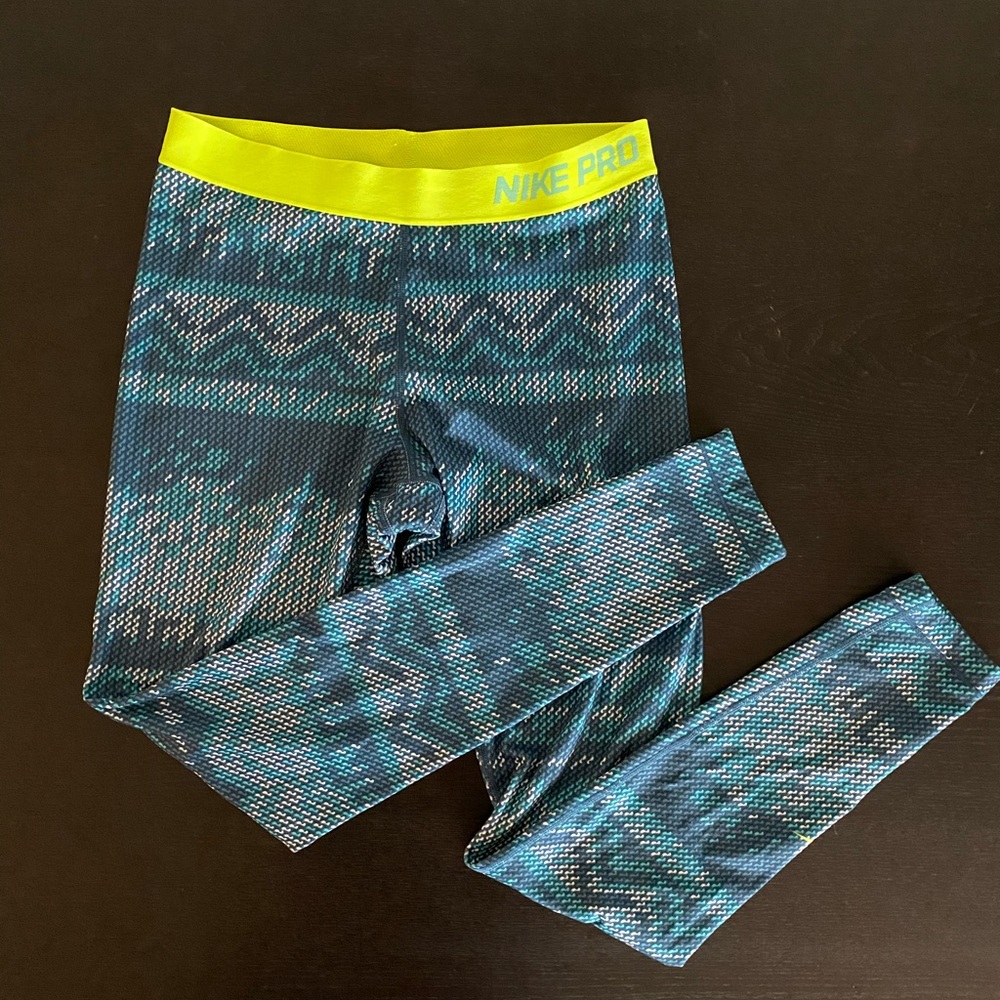 NWOT Nike Pro Dri-fit fleece-lined leggings